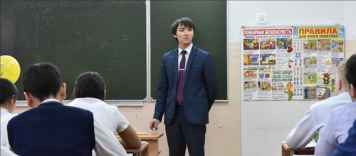 Тува стала лидером в России по числу учителей-мужчин