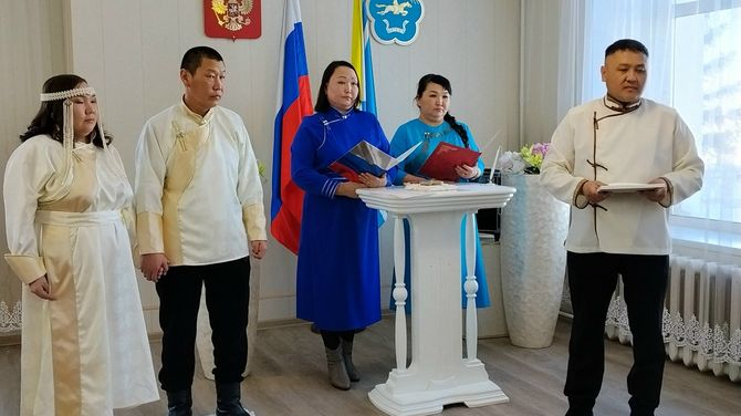 Арыг-Үзүүнден аныяктар тыва езу-биле бадылашкан