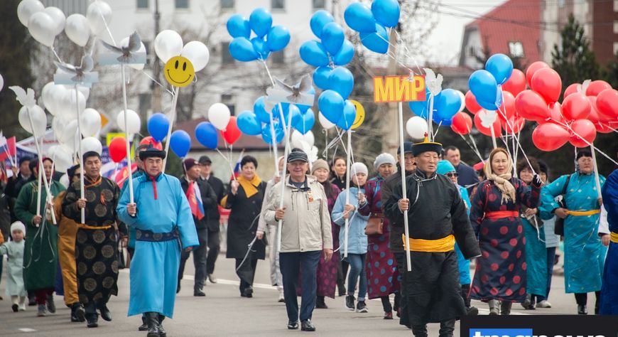 В Кызыле прошел парад-шествие трудовых коллективов Тувы