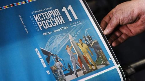 Школы России перейдут на новые учебники в течение пяти лет