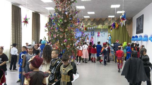 Скоро, скоро Новый год! В школах республики продолжаются новогодние утренники