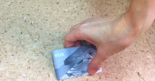 В Туве будут судить женщину, потратившую деньги с найденной карты