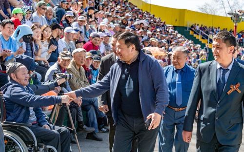 После длительного перерыва Национальный театр Тувы возобновил традицию открытия летнего сезона соревнований по борьбе хуреш