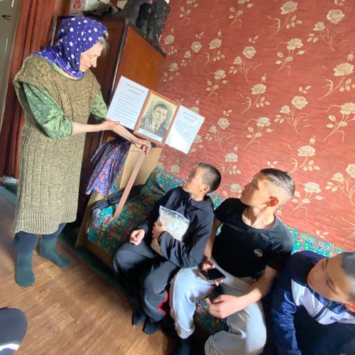 Активисты «Добрых Сердец Тувы» помогли 92-летней матери защитников Родины