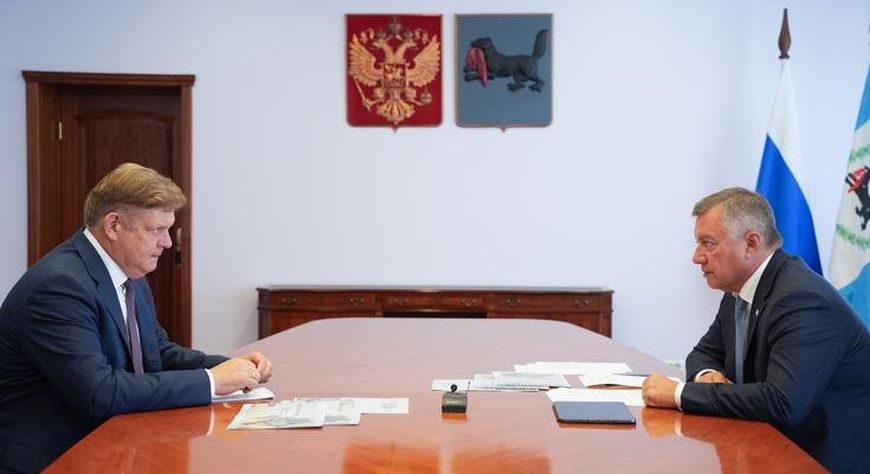 Реализацию национальных проектов и другие вопросы развития Иркутской области полпред обсудил с губернатором региона