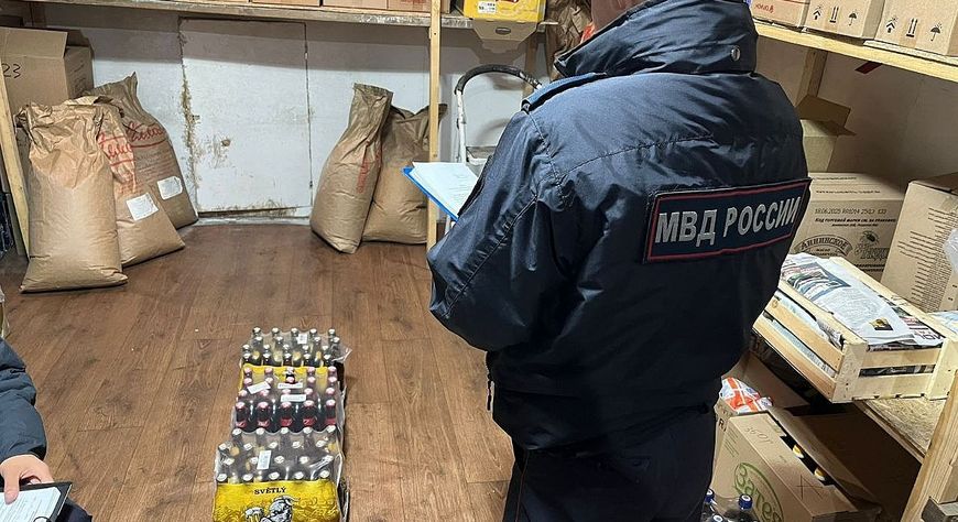 В Туве накануне новогодних праздников из оборота изъяли более тонны нелегального алкоголя