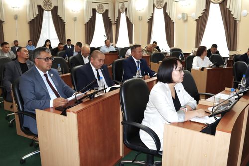 В Верховном Хурале прошло внеочередное заседание