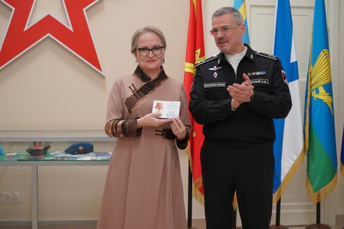 Руководителям учреждений культуры Тувы вручили награды Министерства обороны России