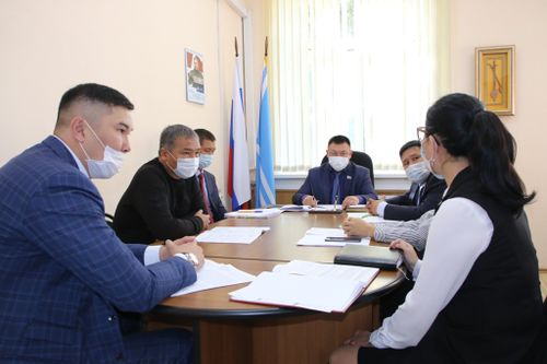 ТУВИНСКИЕ ПАРЛАМЕНТАРИИ ОБСУДИЛИ АКТУАЛЬНЫЕ ВОПРОСЫ НАЦПРОЕКТА  "ЖИЛЬЕ И ГОРОДСКАЯ СРЕДА"