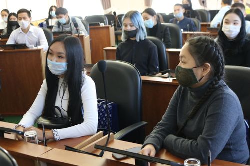 В Верховном Хурале прошли парламентские уроки для студентов Кызылского транспортного техникума