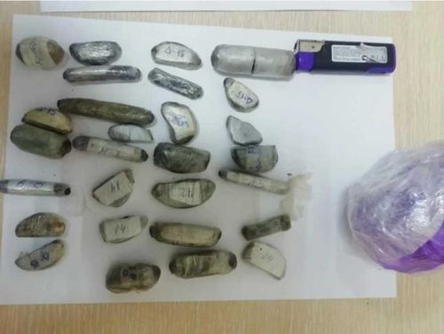 В Томской области житель Тувы пытался перебросить наркотики через забор колонии