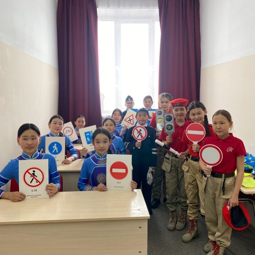 В школе №2 села Самагалтай открыли учебный кабинет по изучению ПДД