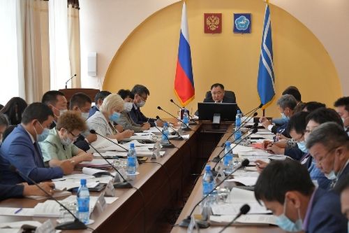 БЕСПРЕЦЕДЕНТНЫЕ МЕРЫ ПОДДЕРЖКИ МЕДИЦИНСКИХ РАБОТНИКОВ НА 2021-2023 ГГ. ПОДДЕРЖАНЫ НА ЗАСЕДАНИИ ПРАВИТЕЛЬСТВА ТУВЫ