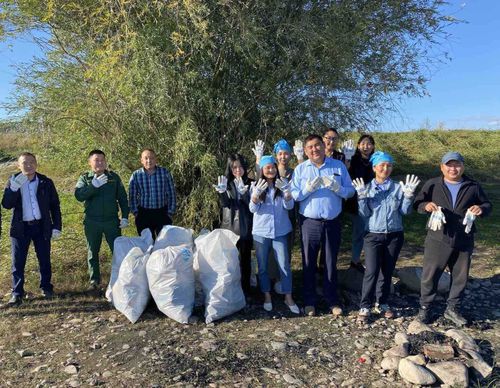 Очистка берегов. В Туве прошли экологические субботники акции «Вода России»