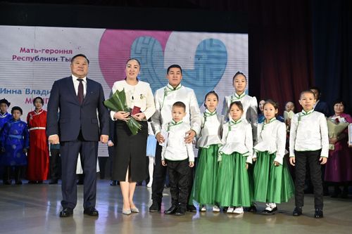 Глава Тувы в ходе выступления рассказал о том, прошедший Год семьи охватил в республике более 70 тыс. участников