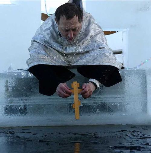 Крещение: Людям, перенесшим коронавирус, не рекомендуется купание в проруби