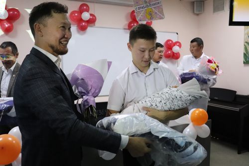 "Единая Россия" проводит по всей стране праздничные акции