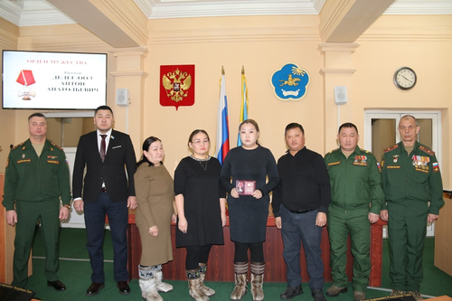 В Туве родственникам погибших военных вручили государственные награды