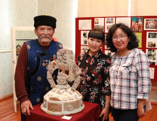 Камнерезу Владимиру Салчаку вручили Диплом Российской Академии художеств