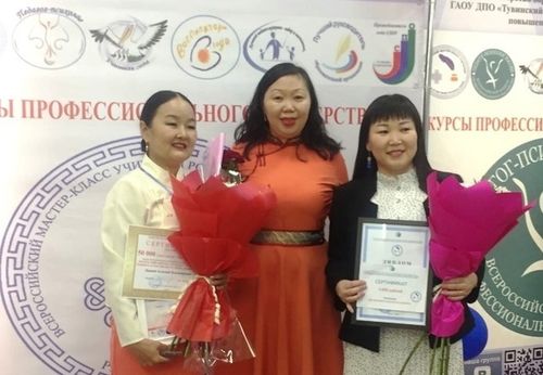 Төрээн дылдар башкыларының аразынга Алдынай Даржай шылгараан