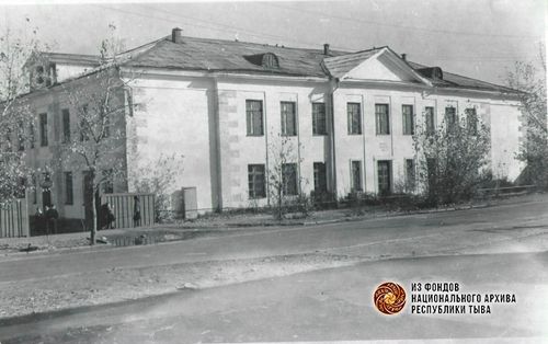 Архивное фото: Школа №10 Кызыла – 28 лет истории в одном кадре