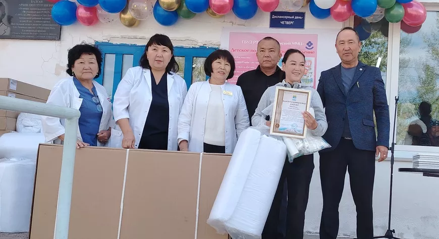 Молодым семьям из Улуг-Хемского района вручили подарочные наборы