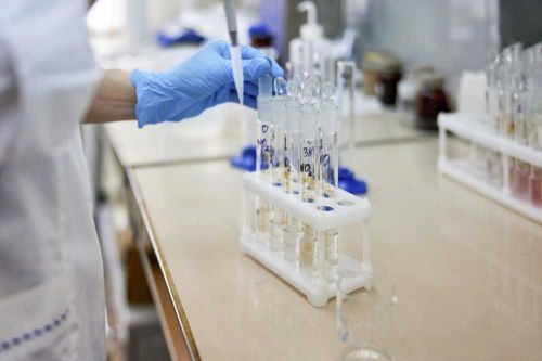 В России проходит испытания новая вакцина от коронавируса  – «Бетувакс»