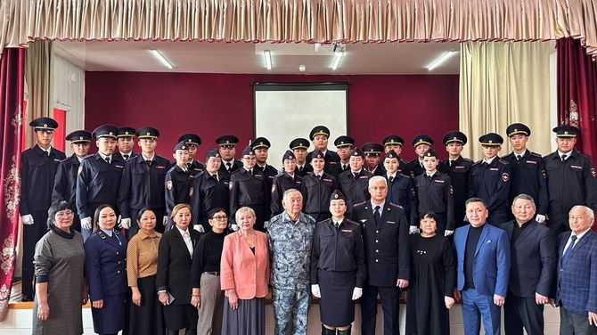 Студенты Кызыла вступили в ряды полицейских кадет