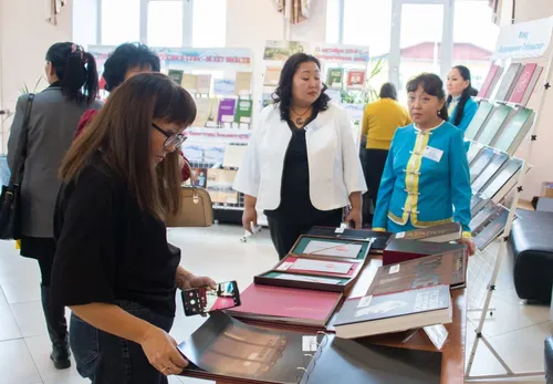 Ном саңындан хөгжүлдеже