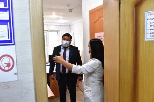 Глава Тувы лично проверил работу медицинских учреждений
