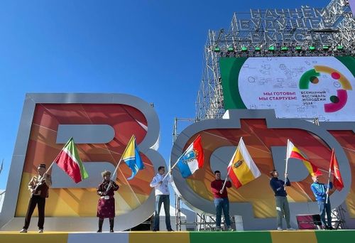 Тываның студентилери аныяктарның делегей фестивалында киржип турар