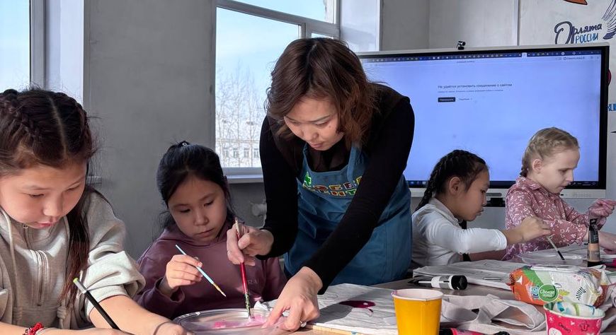 В кадетском корпусе провели мастер-класс по росписи шопперов