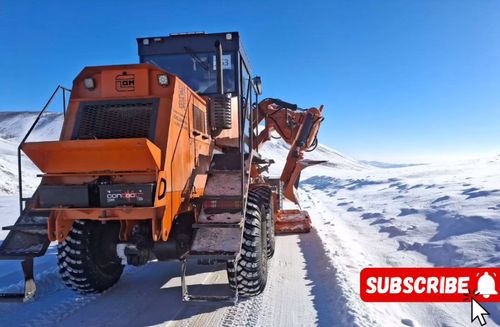 Дорожные службы Тувы обработали против скользкости 300 километров дорог