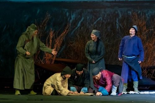 85-КИ ТЕАТР СЕЗОНУ АДАКТАЛЫП ТУРАР