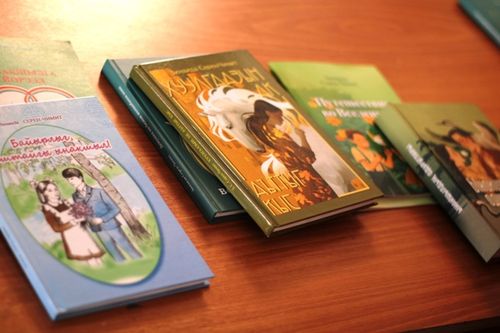 Для осужденных Тувы организовали литературную встречу с поэтессой