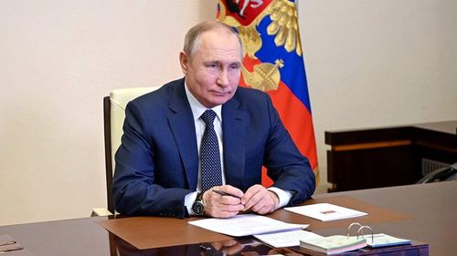 Путин поблагодарил россиян за помощь беженцам из Донбасса
