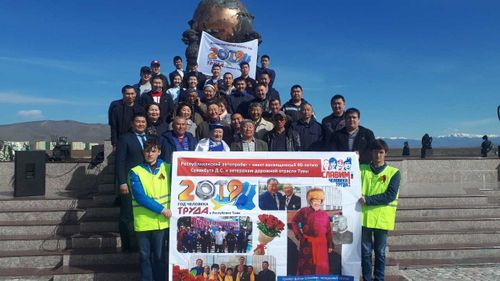 В Год человека труда в Туве состоялся автопробег-квест, посвященный ветерану дорожной отрасли Дубчаа Сувакбуту 