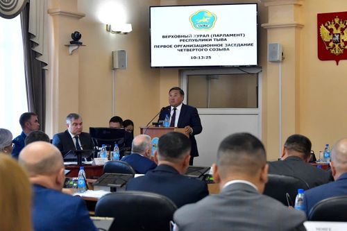 Глава Тувы Владислав Ховалыг пожелал новому депутатскому корпусу эффективной и консолидированной работы