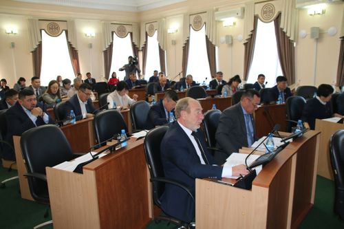 Госслужащим Тувы установят доплату к пенсиям