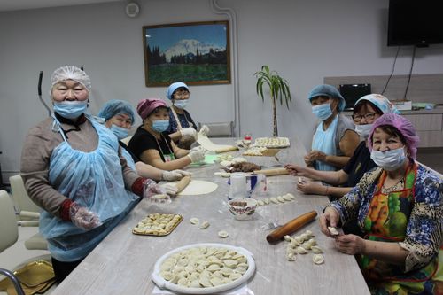 В Центре общения старшего поколения в Кызыле провели акцию «Лепи добро»