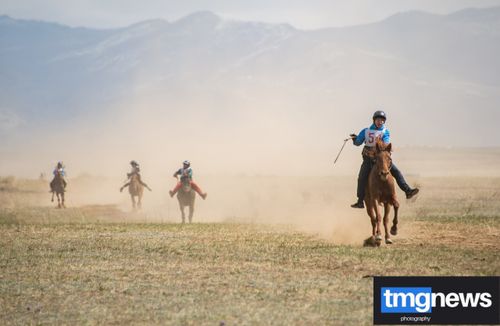 В Туве пройдут соревнования по национальным конным скачкам, посвященные открытию 32-го скакового сезона