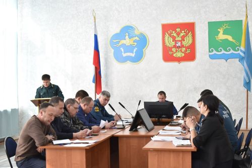 В Пий-Хемском районе обсудили меры по предупреждению и ликвидации чрезвычайных ситуаций