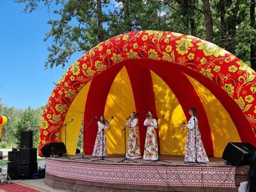 Гран-при II Межрегионального фестиваля русской культуры у народного ансамбля Тувы «Раздолье»