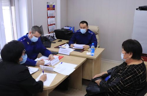 Баир Доржиев провел личный прием предпринимателей и граждан