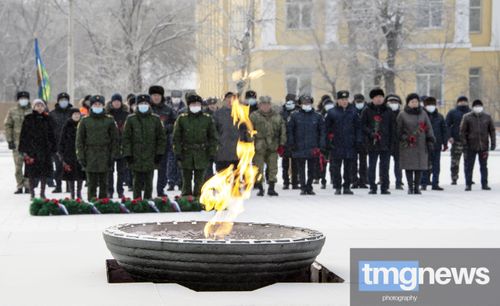 В Кызыле почтили память неизвестного солдата
