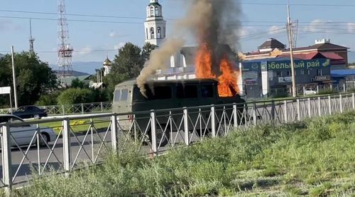 Отчего в столице Тувы загорелся УАЗ?