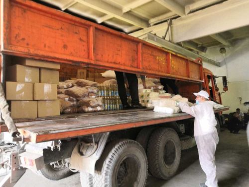 Куда звонить, если бабушка не получила продукты?