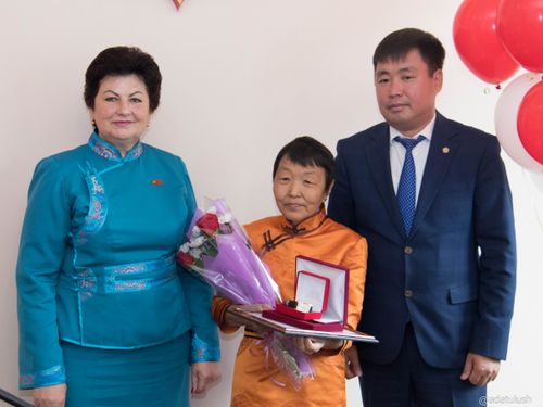 В ДЕНЬ ГОРОДА ПРИСВОЕНЫ ПОЧЕТНЫЕ ЗВАНИЯ "УДАРНИК ТРУДА"