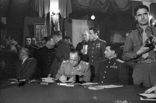 9 мая 1945 года - День победы советского народа в Великой Отечественной войне 1941-1945 годов