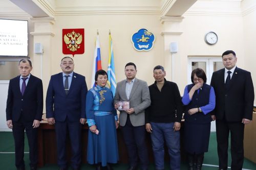 Семьям героев Тувы, павших в бою, вручили ордена Мужества